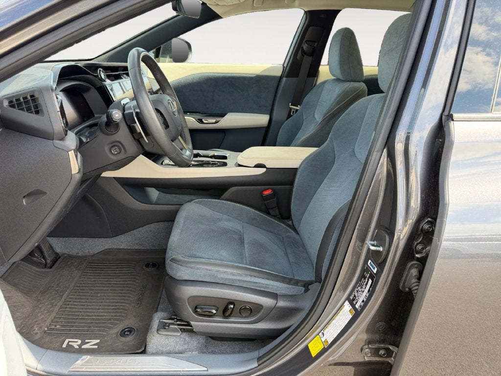 2023 Lexus RZ 450e Luxury