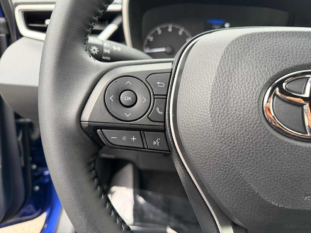 2025 Toyota Corolla Hatchback SE