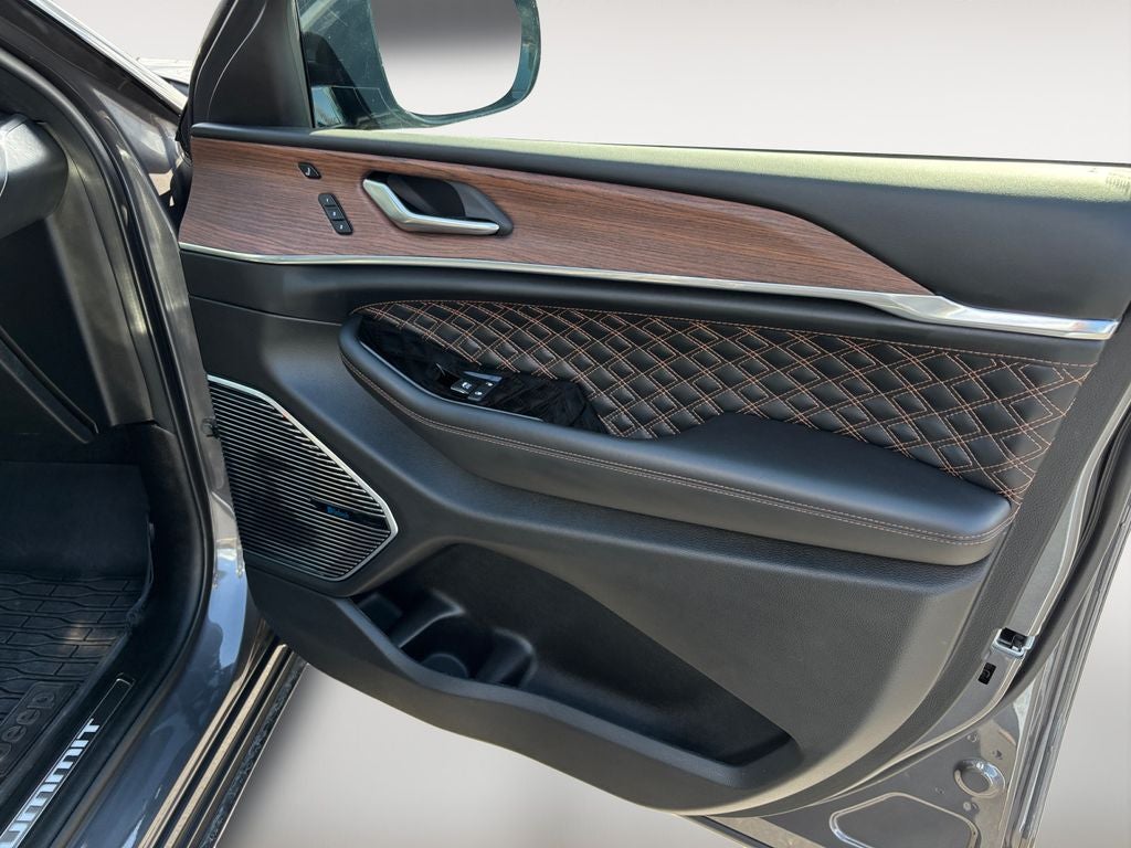 2022 Jeep Grand Cherokee Base