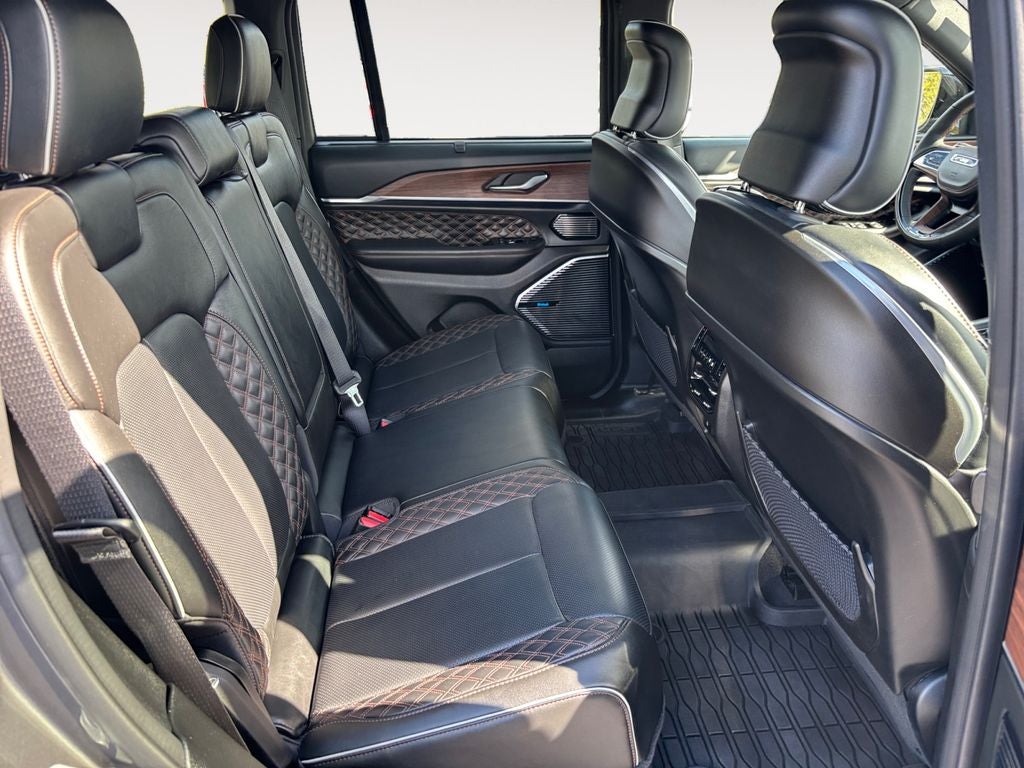 2022 Jeep Grand Cherokee Base