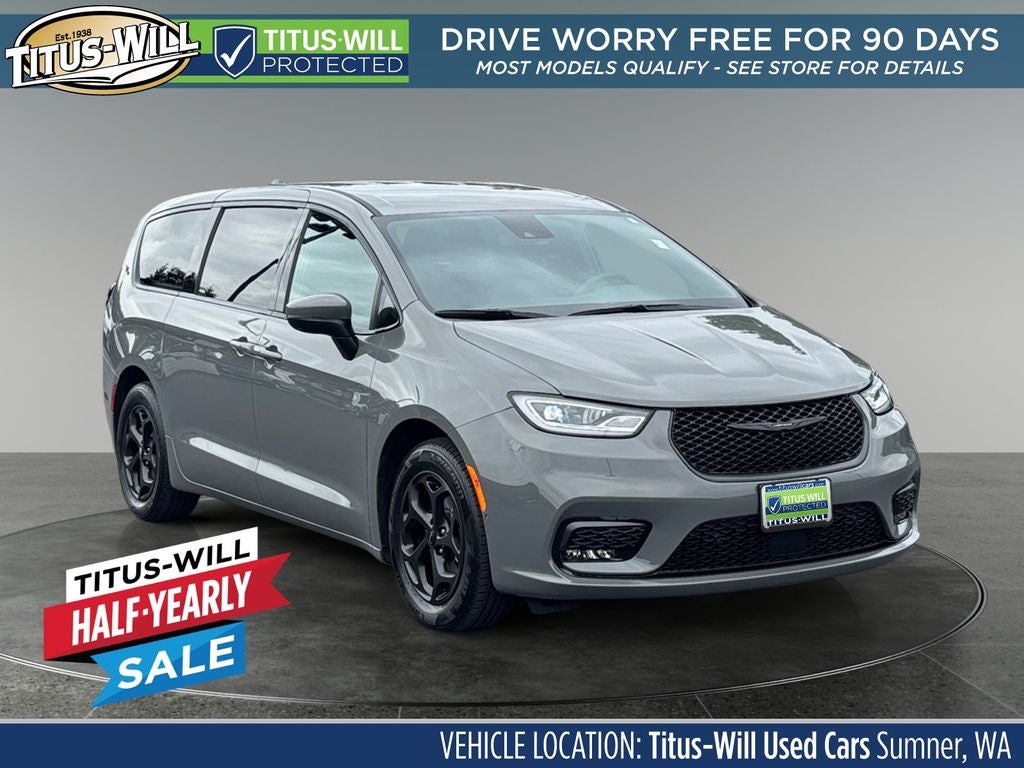 2023 Chrysler Pacifica Hybrid Touring L Hybrid's photo