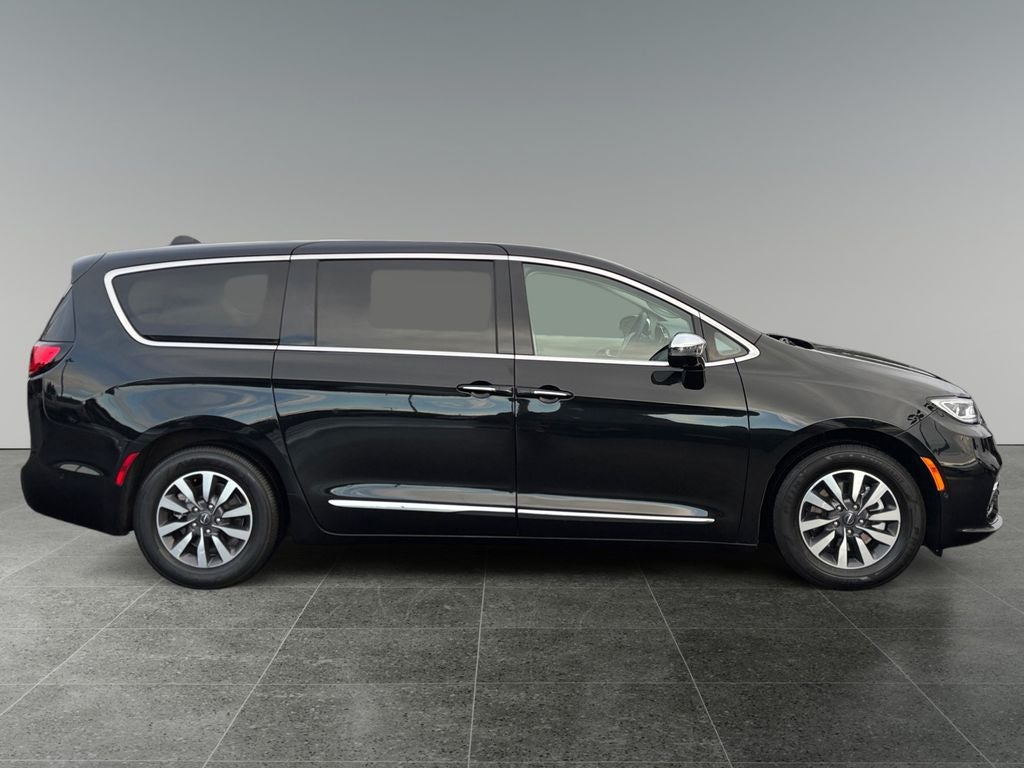 2023 Chrysler Pacifica Hybrid Limited