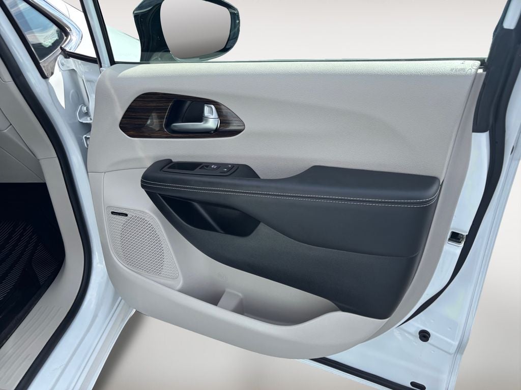 2023 Chrysler Pacifica Hybrid Limited